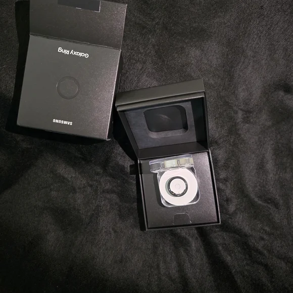 Samsung Galaxy Ring in Black - Picture 3 of 3